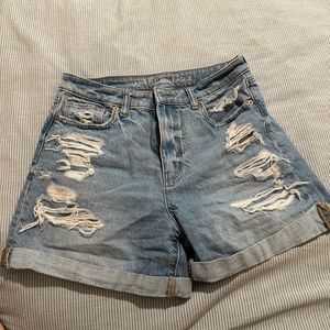 American Eagle Relaxed Mom Shorts Size 4